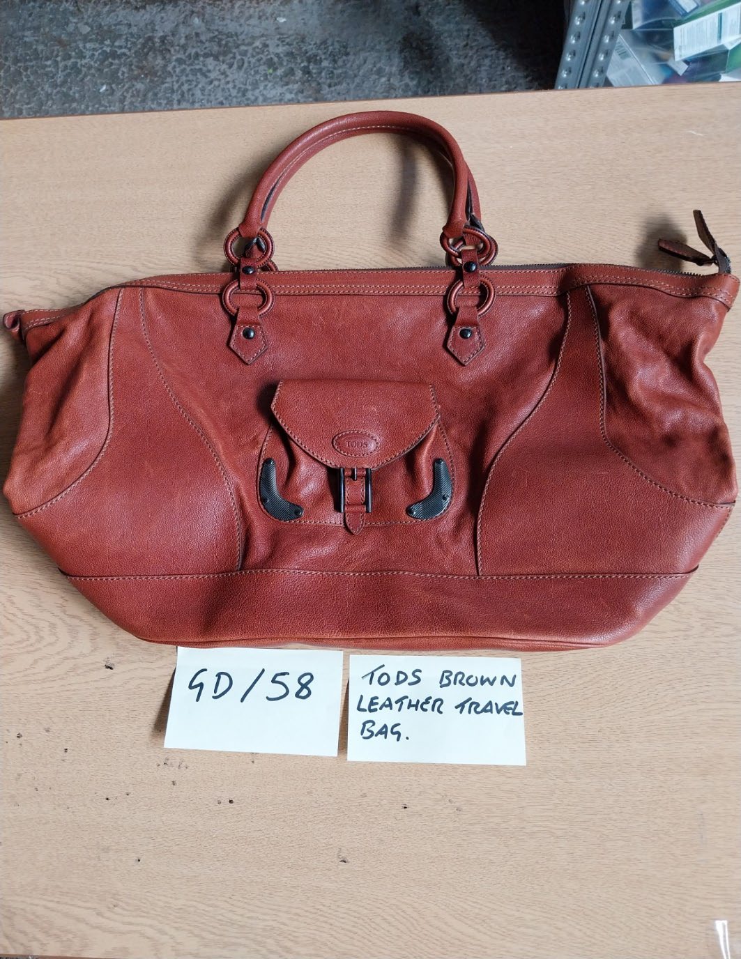 GD58 &ndash; TODS BROWN LEATHER TRAVEL BAG 1.jpg