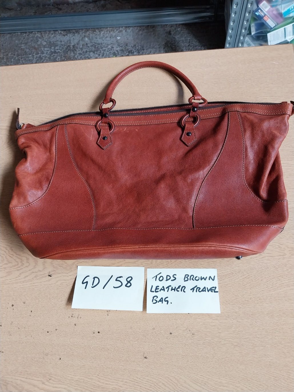 GD58 &ndash; TODS BROWN LEATHER TRAVEL BAG 2.jpg